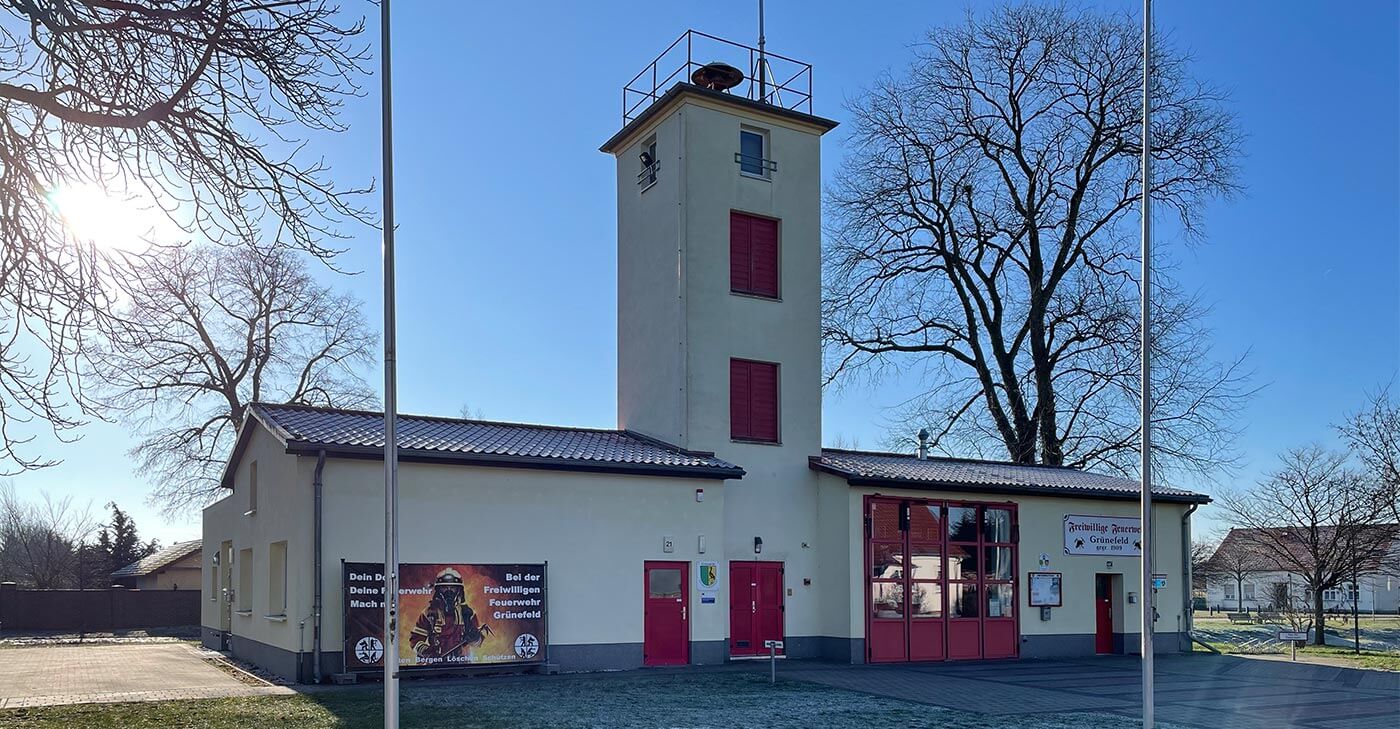 Feuerwehrhaus-Freiwillige-Feuerwehr-Gruenefeld